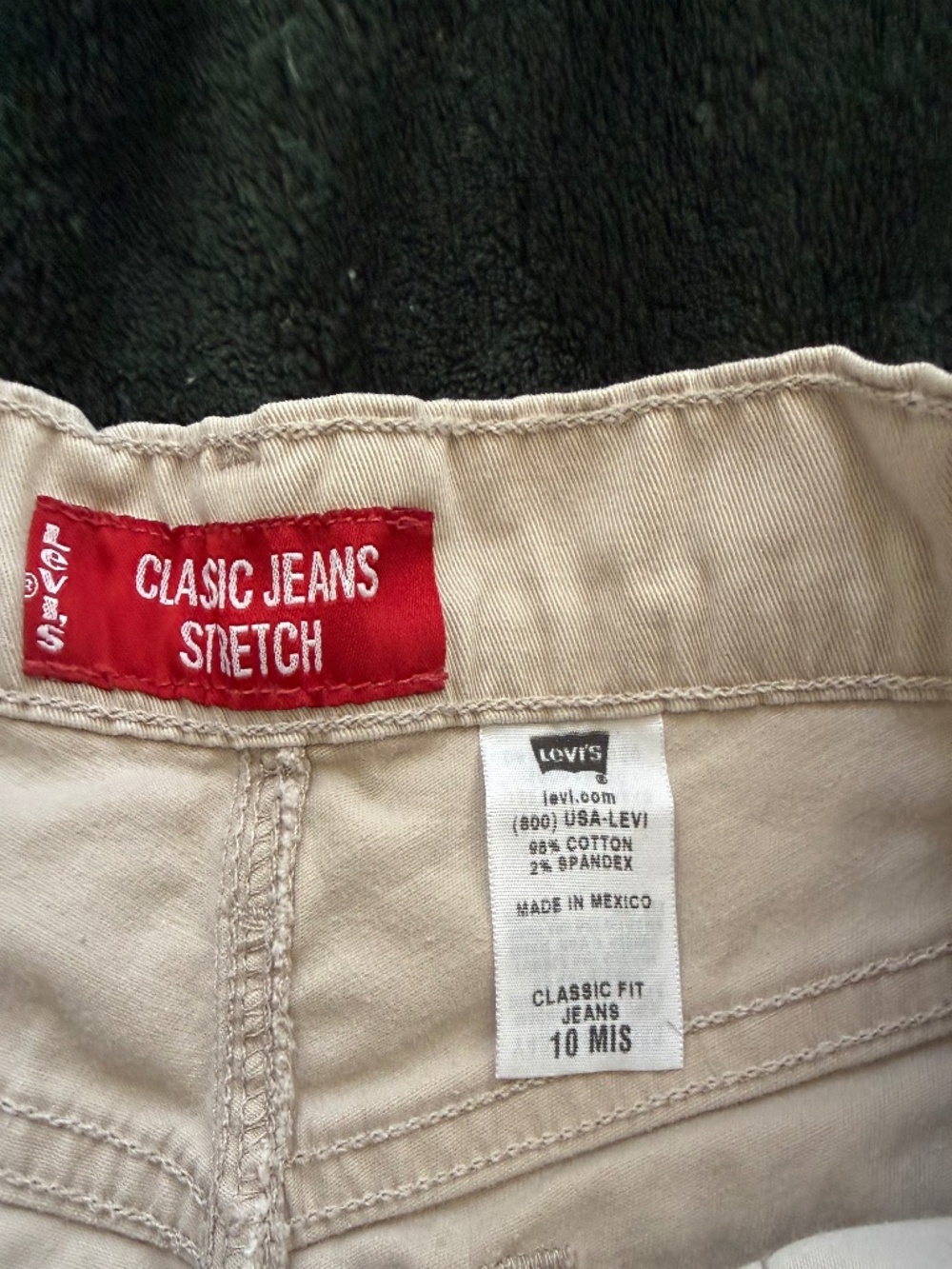 Vintage women’s Levi’s Shorts - Picture 5 of 5